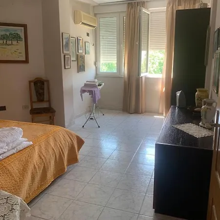 아파트 3 Bedroom Apartmet Center 티라나